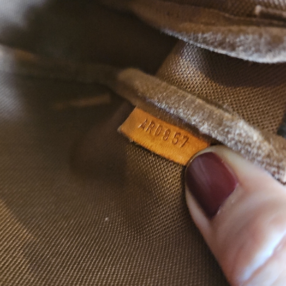 Louis Vuitton Pochette - Picture 9 of 13